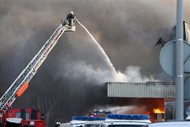 Ladder falls on New Hampshire fireman in 2-Alarm blaze