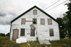 100 students and faculty exposed to asbestos