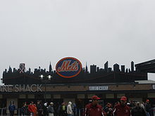 New York personal injury lawsuit: Mets fan sues after broken bat shatters face